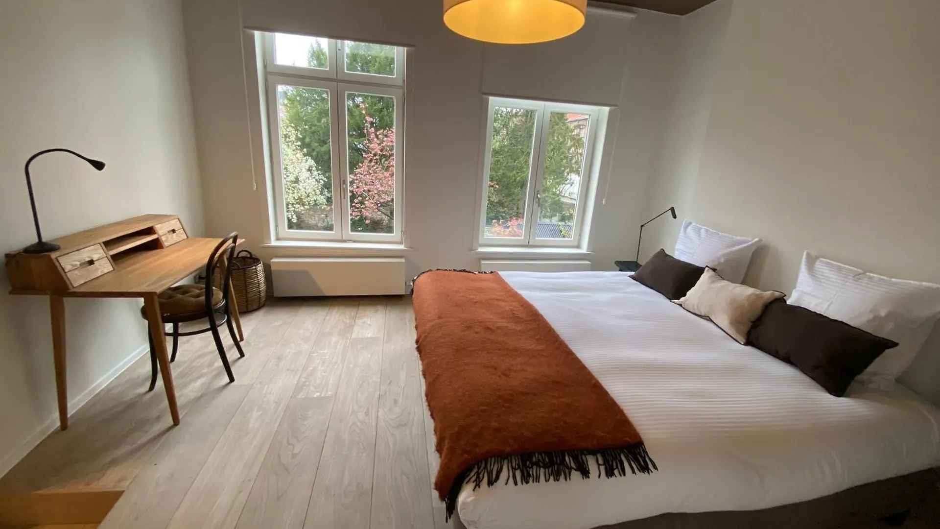 Residence9Брюгге 4*, Брюгге